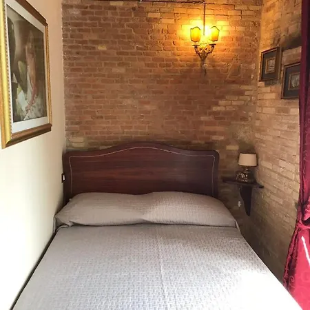 住宿加早餐酒店 Sotto La Torre 3*