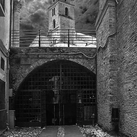 Sotto La Torre